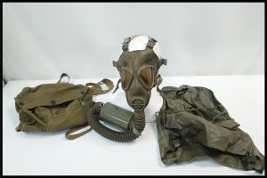 「米軍放出品 M3-10A1-6 ガスマスク ライトウェイトバッグ付 WWII」買取実績のご紹介