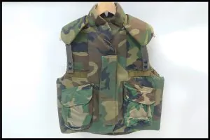 「米軍放出品 ボディアーマーベスト ウッドランドカモ DLA100-84 サイズMEDIUM」買取実績